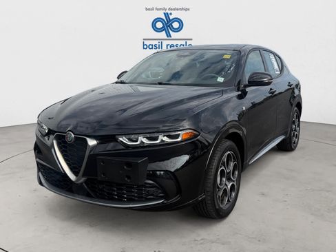Used 2024 Alfa Romeo Tonale Ti w/ Premium Interior Package AWD/4WD image 2