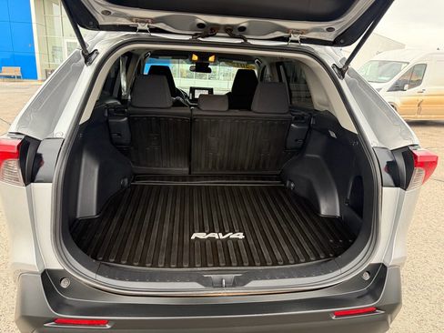 Used 2019 Toyota RAV4 LE w/ All Weather Liner Package image 18