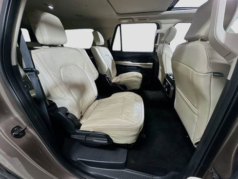 Used 2018 Ford Expedition Max Platinum AWD/4WD image 32
