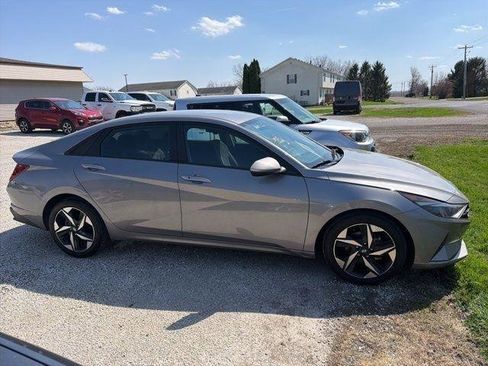 Used 2023 Hyundai Elantra SEL w/ Convenience Package image 3