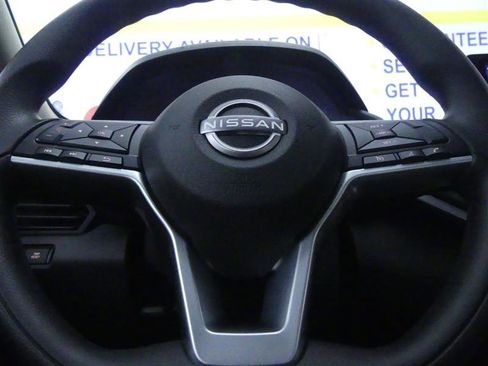 Used 2025 Nissan Altima 2.5 SV image 17