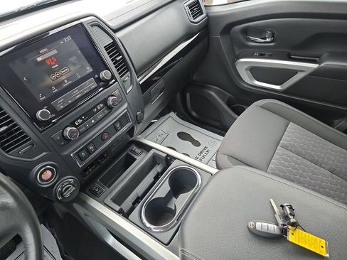 Used 2024 Nissan Titan SV w/ SV Convenience Package image 28