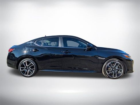 Used 2024 Nissan Sentra SR w/ SR Premium Package image 2