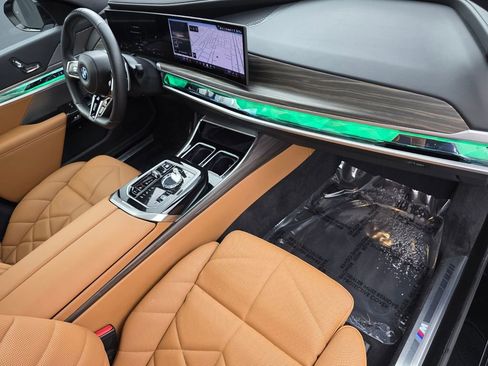 Used 2024 BMW 740i image 26