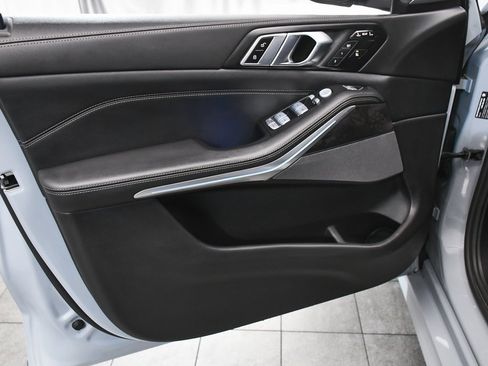 Used 2023 BMW X7 xDrive40i w/ M Sport Package image 9