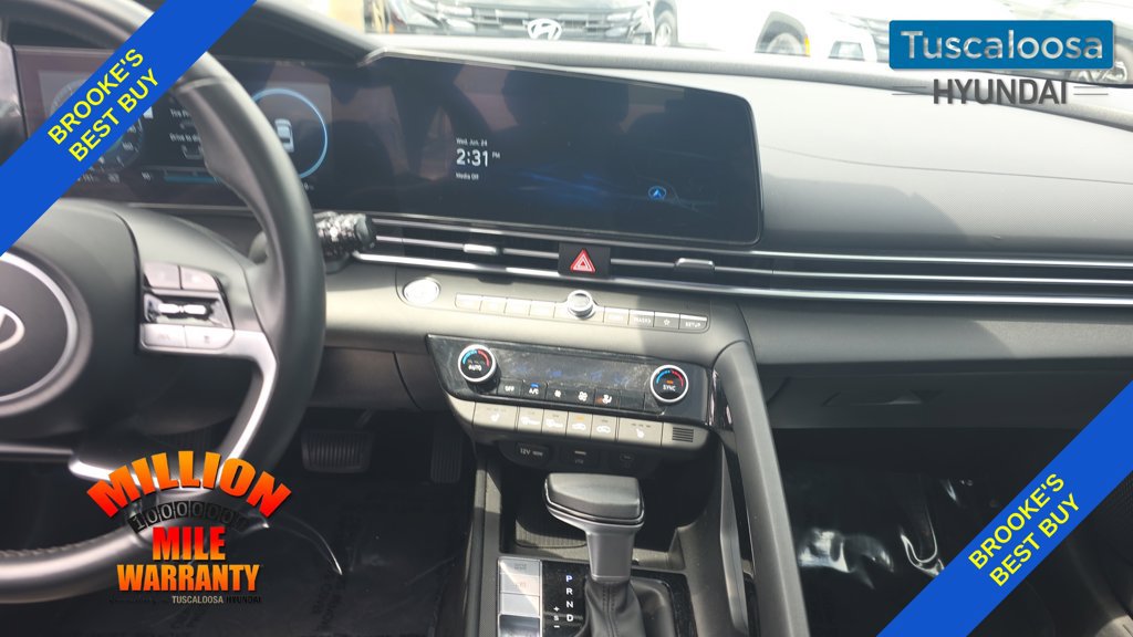 Used 2025 Hyundai Elantra SEL FWD image 27