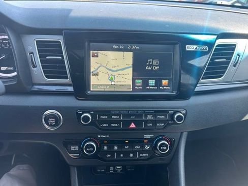 Used 2017 Kia Niro Touring FWD image 26