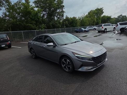 Certified 2022 Hyundai Elantra Limited FWD image 4