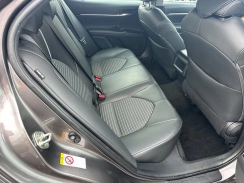 Used 2018 Toyota Camry L image 9