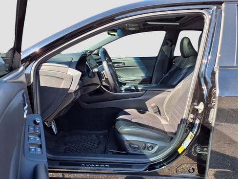 Used 2021 Toyota Avalon XSE FWD image 25