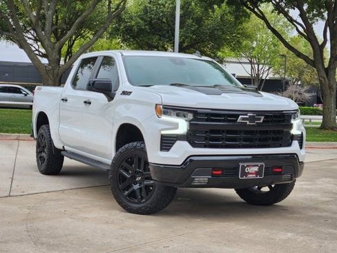 Used 2024 Chevrolet Silverado 1500 LT Trail Boss w/ Convenience Package II image 2