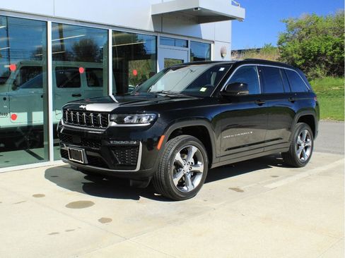 New 2026 Jeep Grand Cherokee Limited AWD/4WD image 3