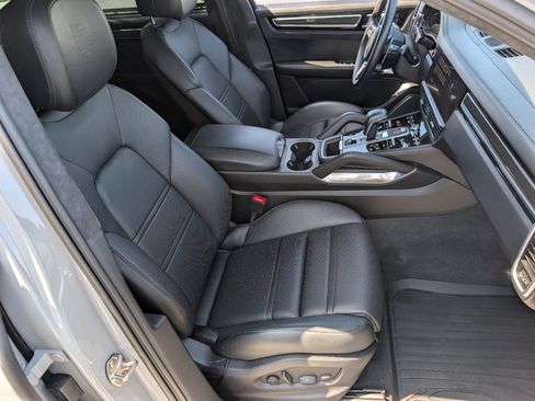 Certified 2023 Porsche Cayenne Turbo AWD/4WD image 17