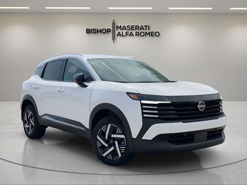 Used 2026 Nissan Kicks SV FWD image 1