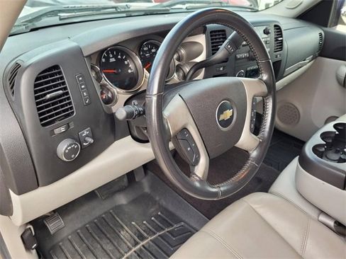 Used 2009 Chevrolet Silverado 1500 LT w/ Regional Value Package image 15