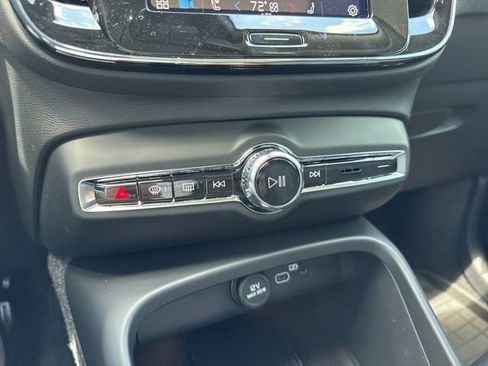 New 2025 Volvo XC40 B5 Plus w/ Protection Package Premier AWD/4WD image 31