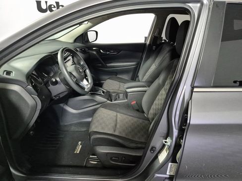 Used 2017 Nissan Rogue Sport SV image 9