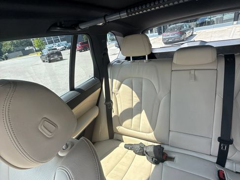 Used 2022 BMW X5 xDrive40i w/ Premium Package AWD/4WD image 5