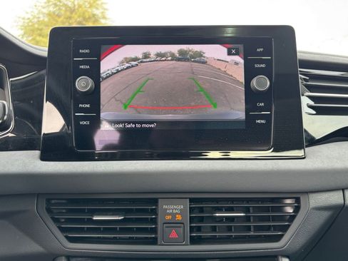 Used 2025 Volkswagen Jetta SE image 17