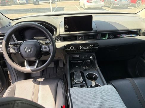 Used 2025 Honda Pilot Touring image 9