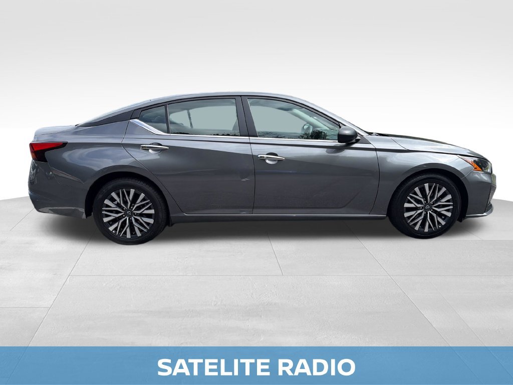 Used 2025 Nissan Altima 2.5 SV FWD image 9