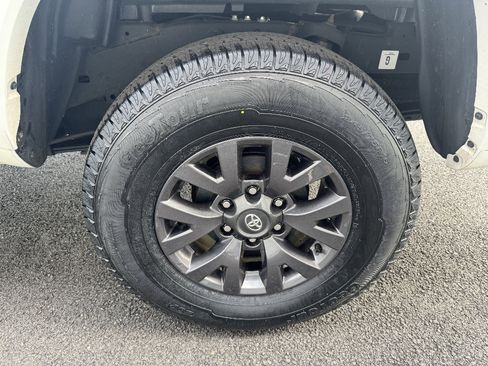 Used 2023 Toyota Tacoma SR5 w/ Technology Package AWD/4WD image 19