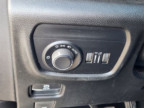 Used 2023 Jeep Grand Cherokee Altitude image 11