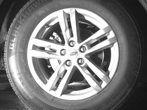 Used 2024 Ford Explorer XLT w/ Equipment Group 202A RWD image 15