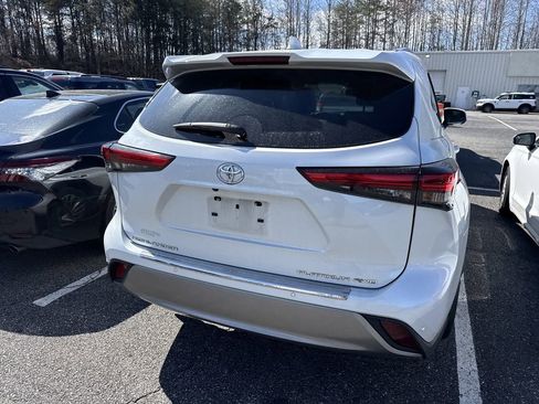 Used 2022 Toyota Highlander Platinum image 18