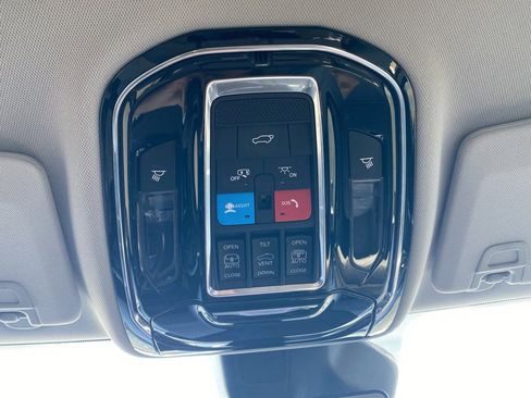 Used 2022 Jeep Grand Cherokee Overland image 34