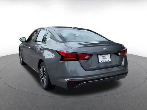 Used 2025 Nissan Altima 2.5 SV image 10