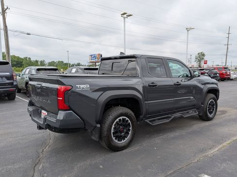 Used 2026 Toyota Tacoma TRD Off-Road w/ TRD Off Road Upgrade Package AWD/4WD image 9