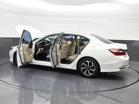 Used 2017 Honda Accord EX image 35