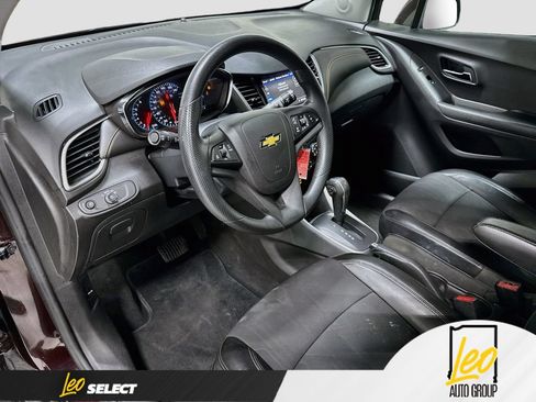Used 2021 Chevrolet Trax LT AWD/4WD image 12