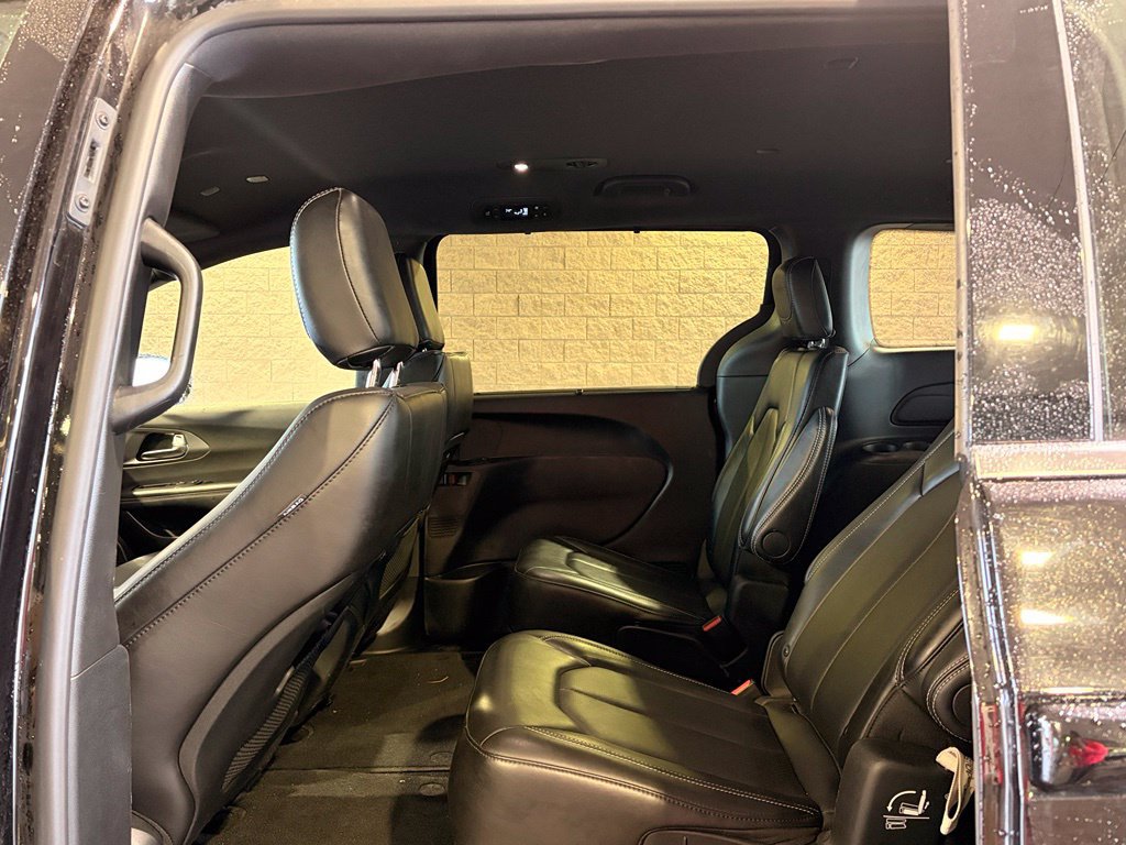 Used 2025 Chrysler Pacifica Select FWD image 15