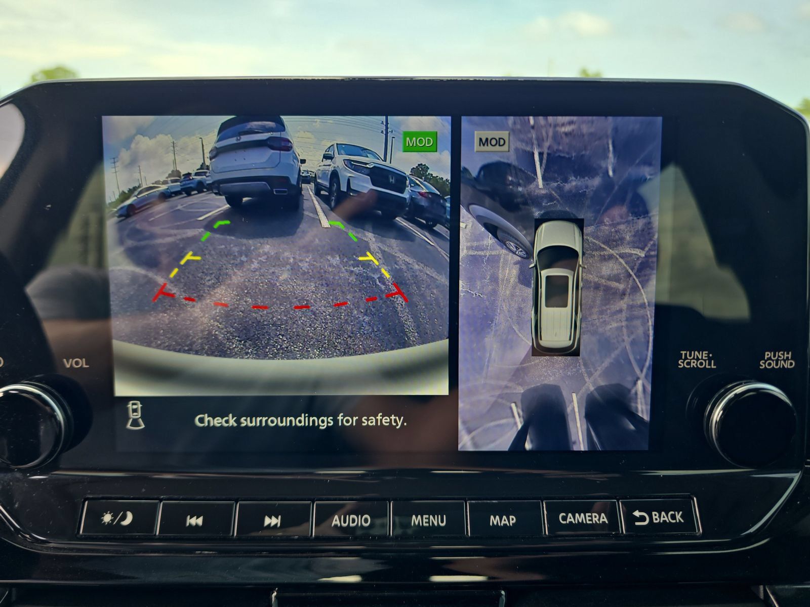 Used 2023 Nissan Pathfinder SL w/ Lighting Package (N92) FWD image 18