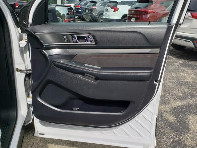 Used 2018 Ford Explorer XLT w/ Equipment Group 202A AWD/4WD image 20