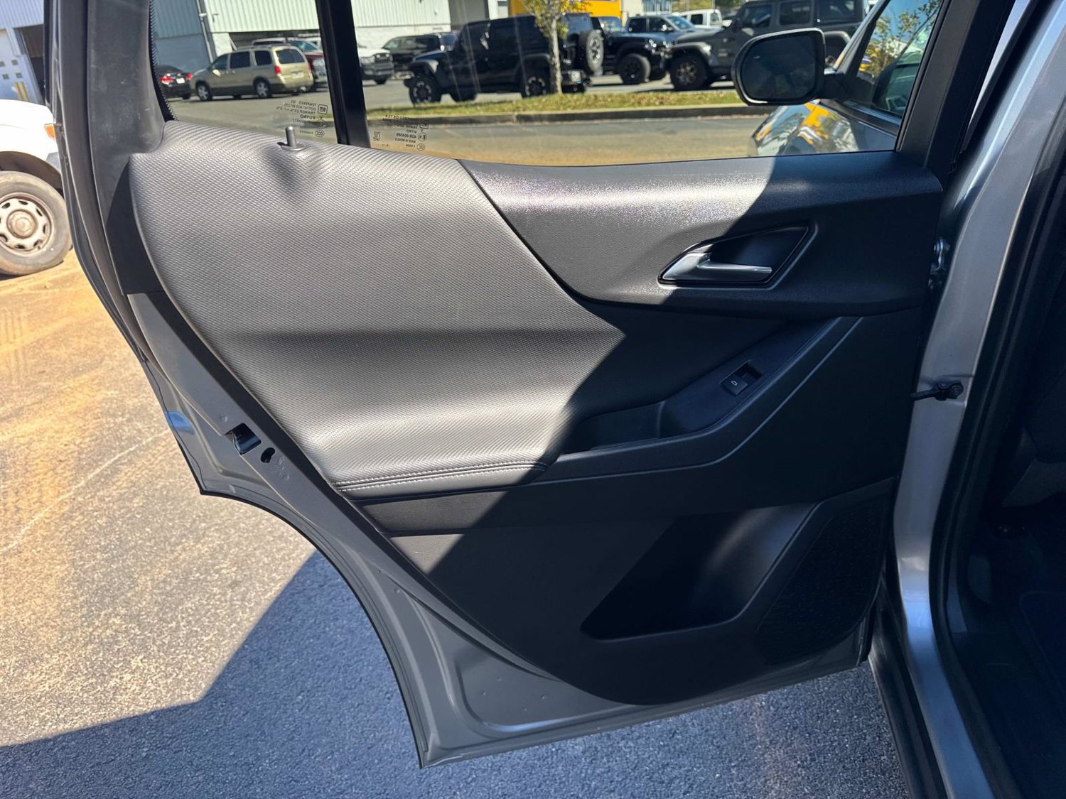 Used 2025 Chevrolet Equinox LT w/ Convenience Package II FWD image 26
