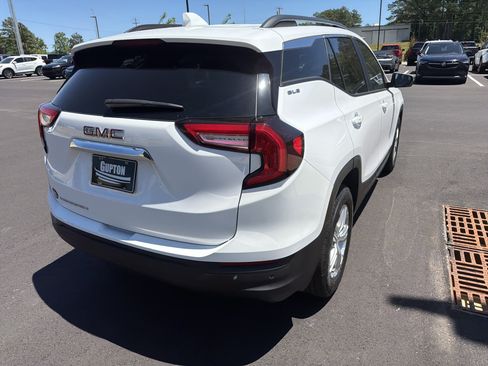 Used 2022 GMC Terrain SLE w/ Driver Convenience Package FWD image 12