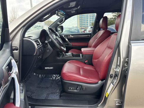 Used 2023 Lexus GX 460 Luxury w/ Accessory Package image 7