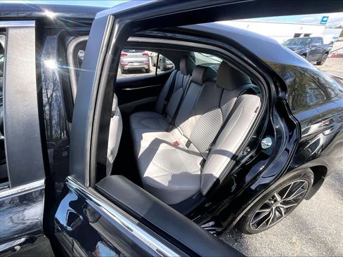 Used 2022 Toyota Camry SE image 14