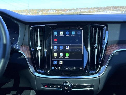 Used 2025 Volvo V60 B5 Cross Country Plus image 12