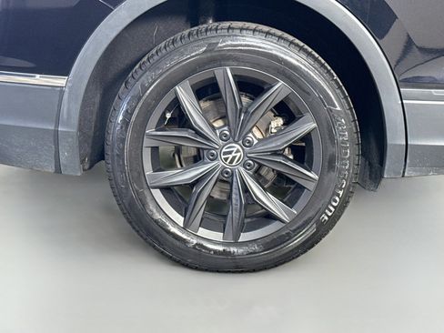 Used 2024 Volkswagen Tiguan SE AWD/4WD image 33