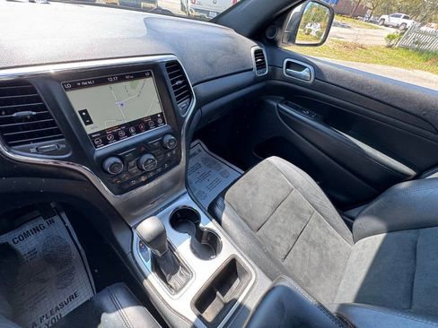Used 2018 Jeep Grand Cherokee Laredo image 17