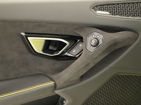 Used 2023 Lamborghini Huracan Tecnica RWD image 19