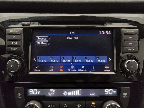 Used 2020 Nissan Rogue SV image 25