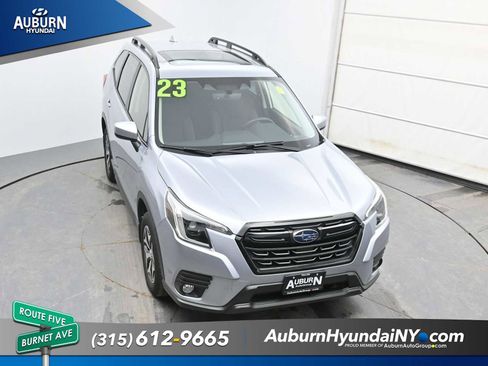 Used 2023 Subaru Forester Premium AWD/4WD image 29