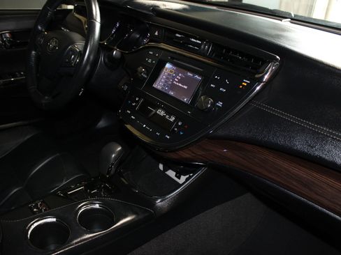 Used 2013 Toyota Avalon XLE FWD image 33