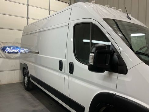 Used 2025 RAM ProMaster 2500 w/ Convenience Group image 4