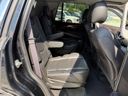 Used 2015 Cadillac Escalade Luxury AWD/4WD image 26